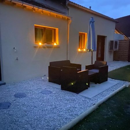 La Brie à 15mn de Disneyland et Village Nature Neufmoutiers-en-Brie Exterior foto